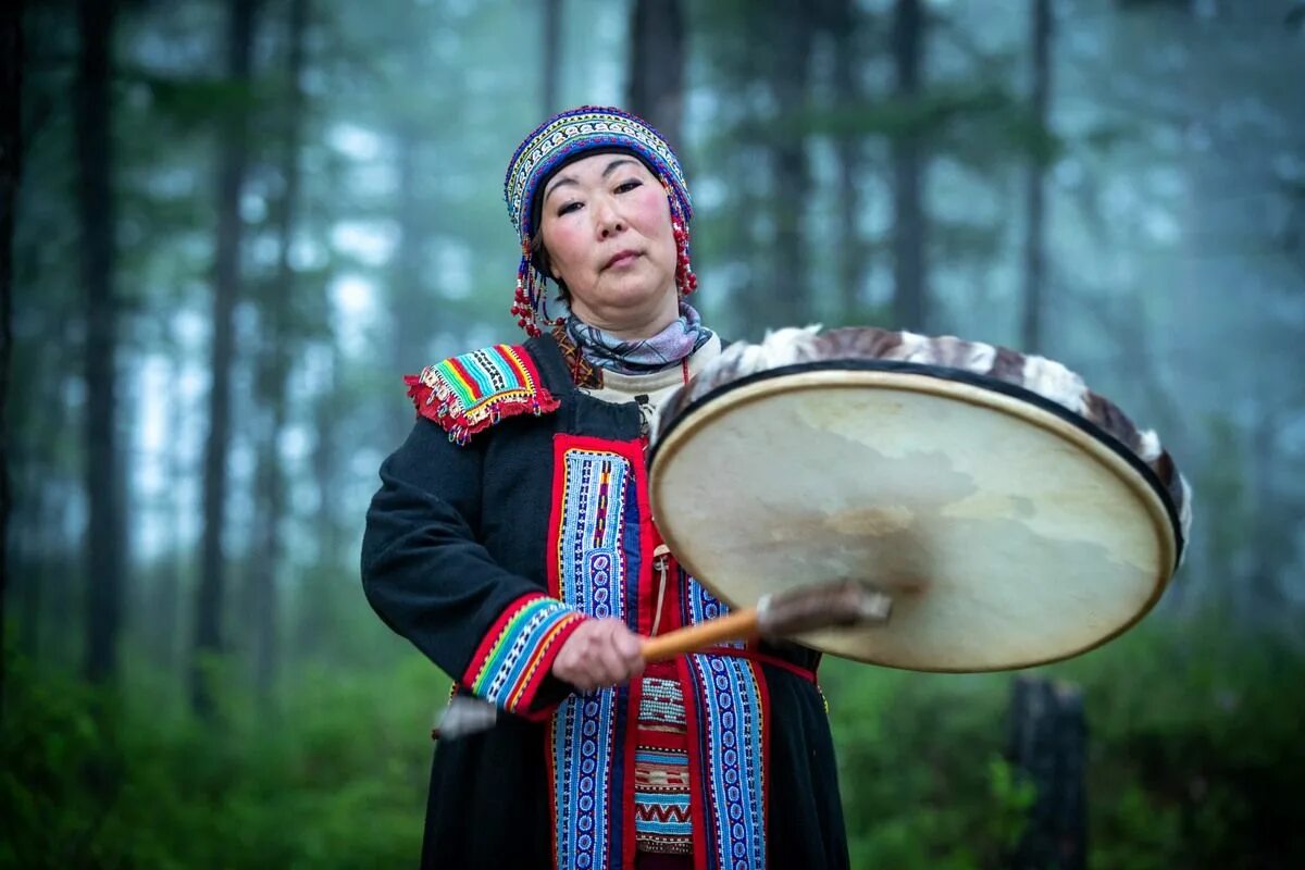 Якутске музыки. Эвенский. Коренные народы Магаданской области. Эвенская красавица. Эвенский костюм.