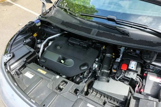 6. Peugeot 5008 двигатели. 0 дизель. Opel grandland x двигатель. Двигатель пежо 5008.