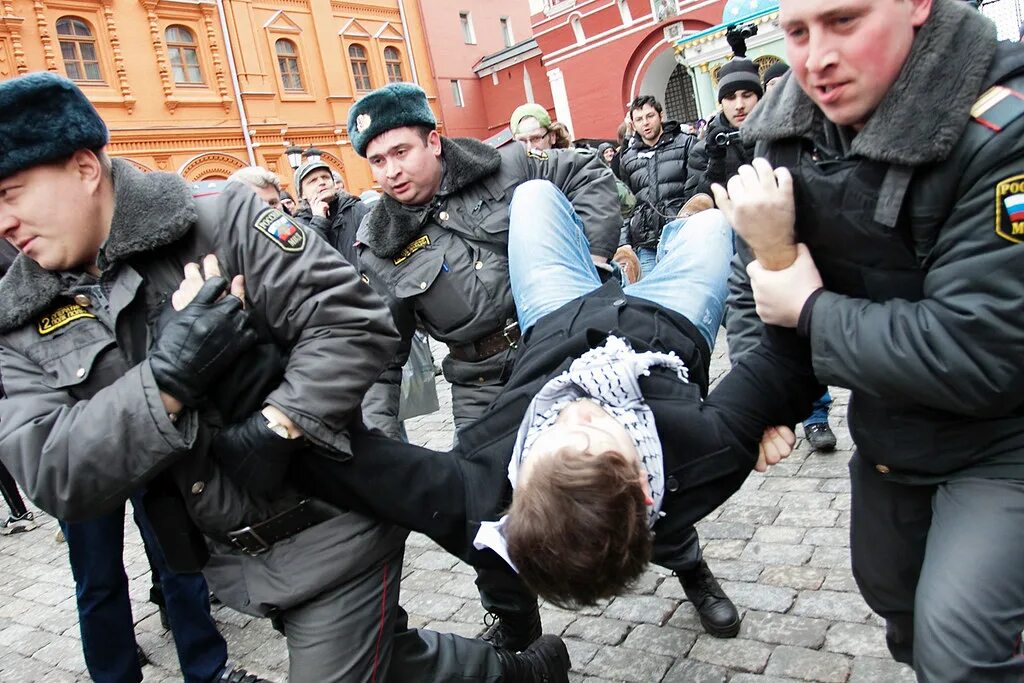 Полицейский беспредел в России. 30 апреля 2012