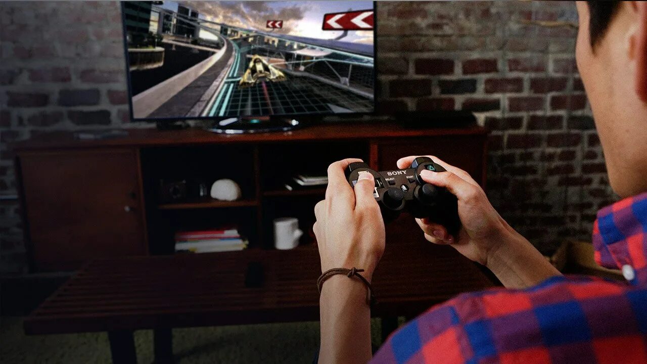 Друзья играют в ps4. Играет в приставку. играют в пс. игрок в приставку. игры на плейстейшен.