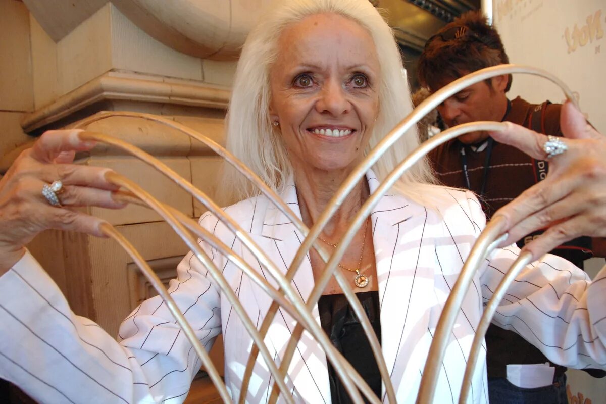 аянна уильямс состригла ногти. как ходить с длинными ногтями. как ходить с длинными ногтями. длинные женские ногти. как ходить с длинными ногтями.