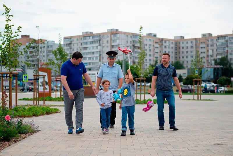 Многодетные семьи старый Оскол. Многодетная семья Сорокиных старый Оскол. Многодетная семья Федоровых 7 детей старый Оскол. Дома для многодетных г старый Оскол. Год семьи белгородская область