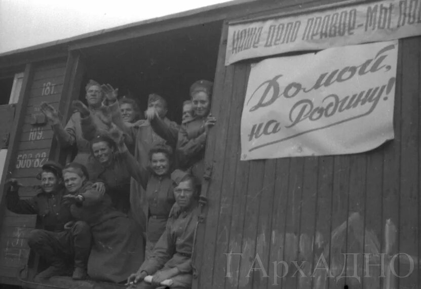 Возвращение на родину есенин. Вов 1941-1945 возвращение домой. Он вернулся назад на родину. Возвращается на родину. Он вернулся назад на родину.