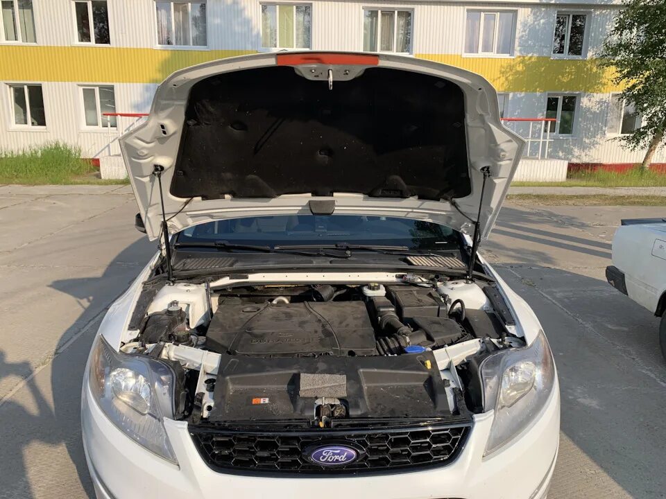 Упор капота ford mondeo 4. Упор капота форд мондео. Упор капота мондео 4. Уплотнитель капота мондео 4. Упор капота мондео 4.