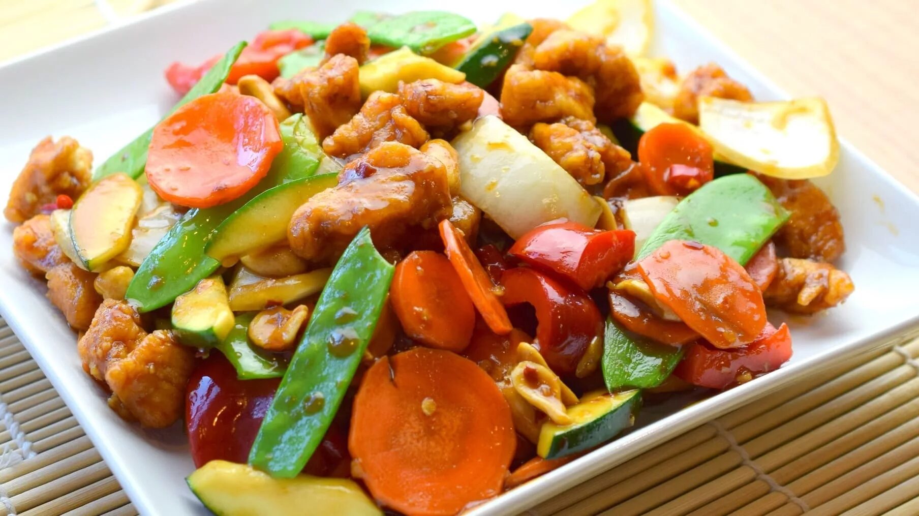 Цыпленок гунбао. Курица гунбао китайская кухня. Курица по сычуаньски. Bao китайская кухня. Курочка гунбао.