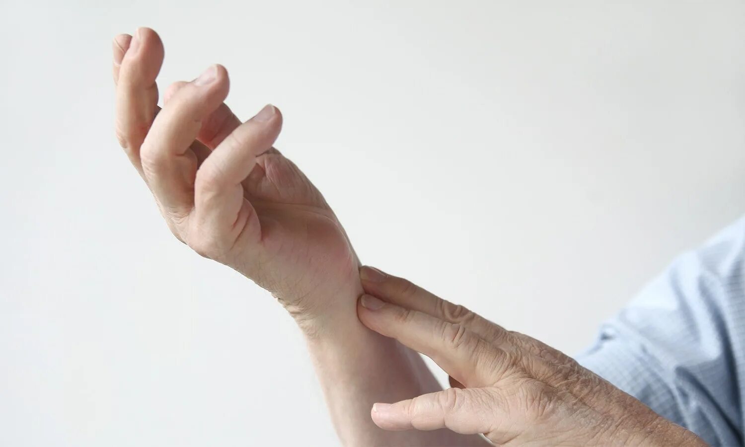 Периферическая нейропатия после химиотерапии. Поводья в руках. Кисть руки. Полинейропатия после химиотерапии. Периферическая нейропатия после химиотерапии.