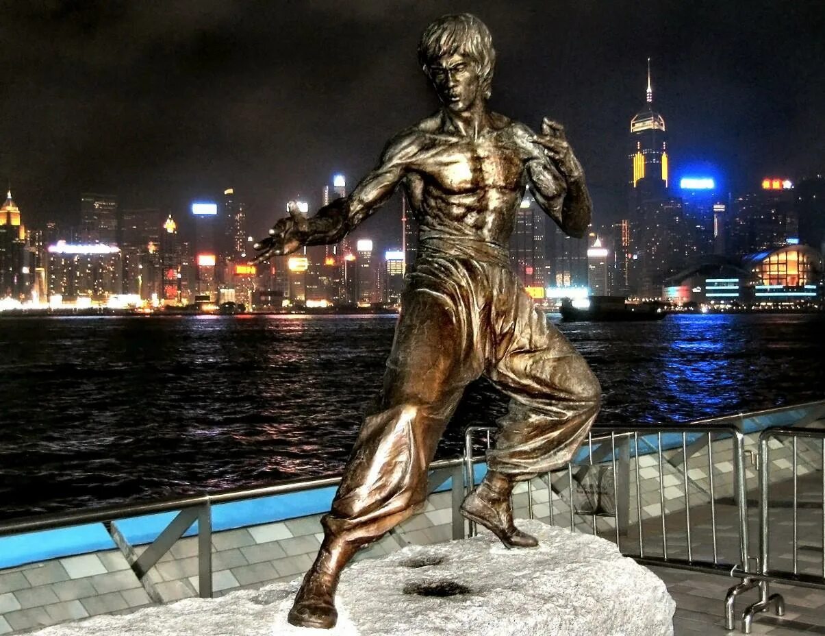 Памятник Брюсу ли в Гонконге. Статуя Брюса ли в Гонконге. Брюс ли памятник. Bruce Lee статуя. Брюс город