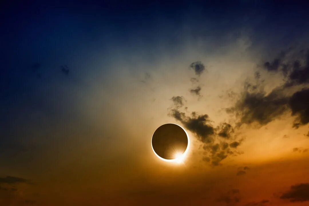 Время полного солнечное затмение. Кольцевое затмение 2025. solar eclipse. солнечное затмение. total solar eclipse.
