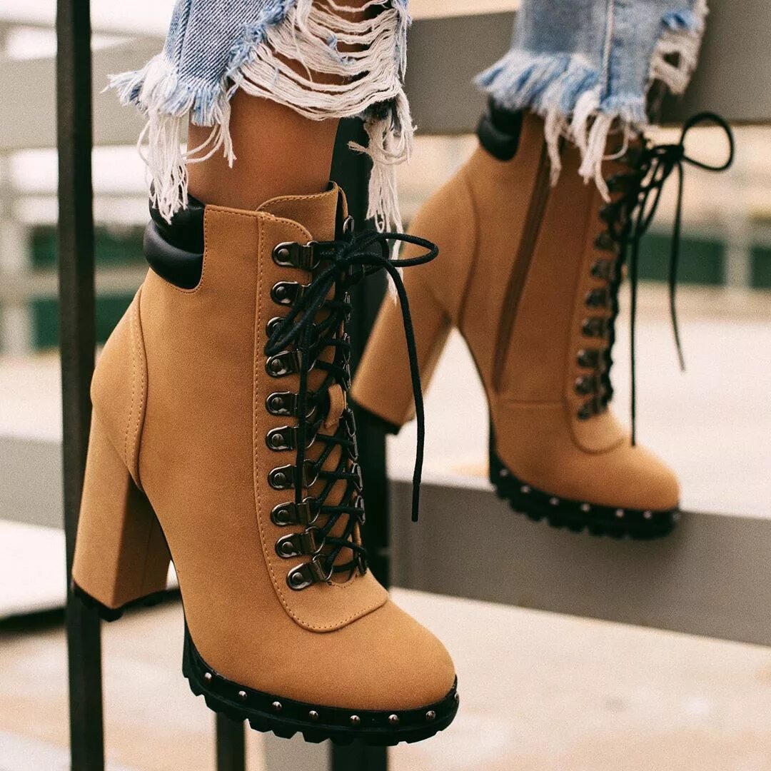 Бордовые ботильоны corsocomo на шнуровке. Grand style ботильоны. Ботильоны mango burgundy. Ботильоны стиль. Ботильоны стиль.