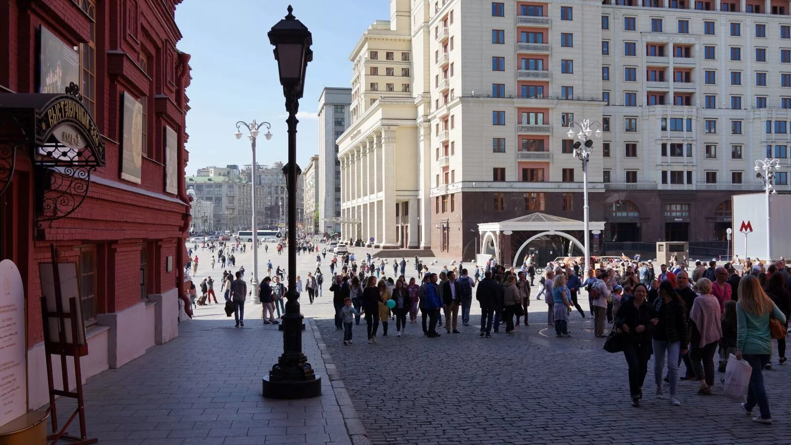 Московский охотно. Улица Охотный ряд Москва. Охотный ряд Москва возле площади красной. Москва Охотный ряд улица Охотный ряд. Пешеходная улица Охотный ряд.