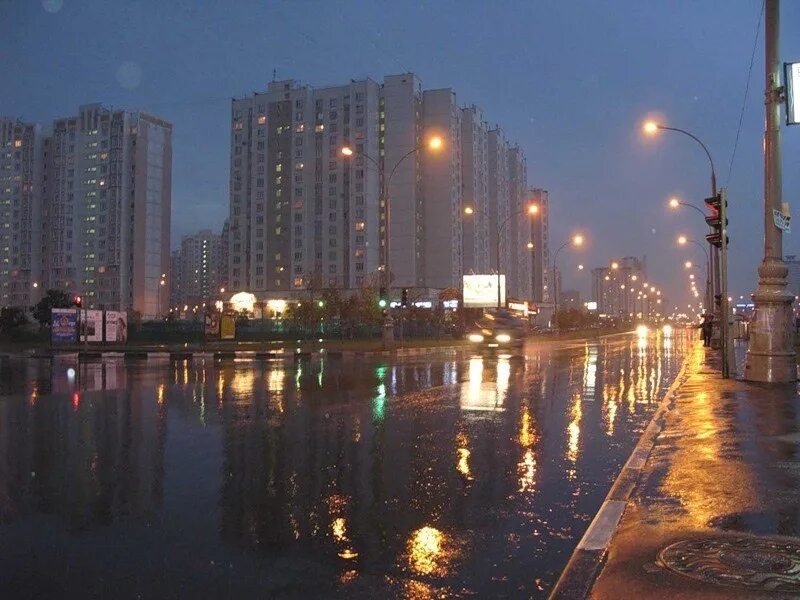 Летний вечер в городе. Дождливая Москва. Лето дождь в городе. Пасмурный летний вечер город.