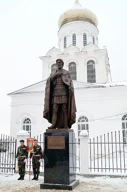 Памятник александру александрову. Памятник Александру Невскому в Александрове. Старый Оскол памятник Александру Невскому.