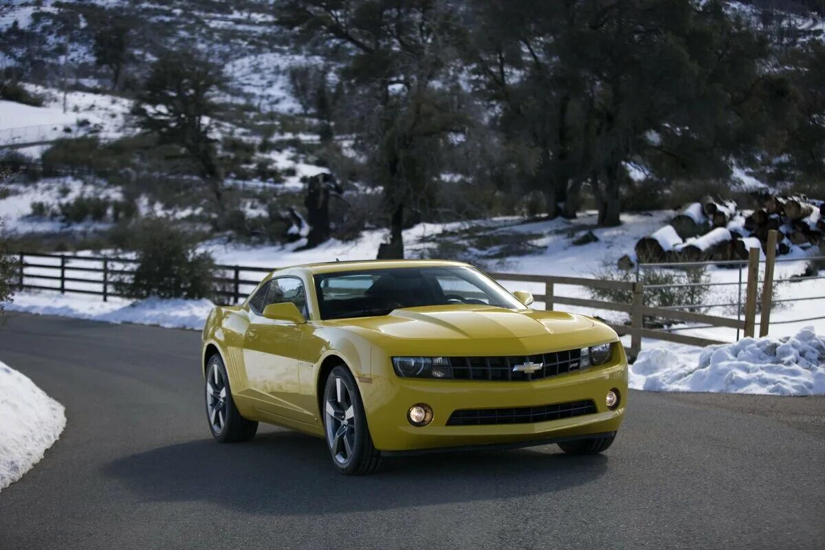 Камара перевод. Спорткар шевроле камаро. Бамблби 1. Шевроле камаро. Chevrolet camaro zl1 2010.