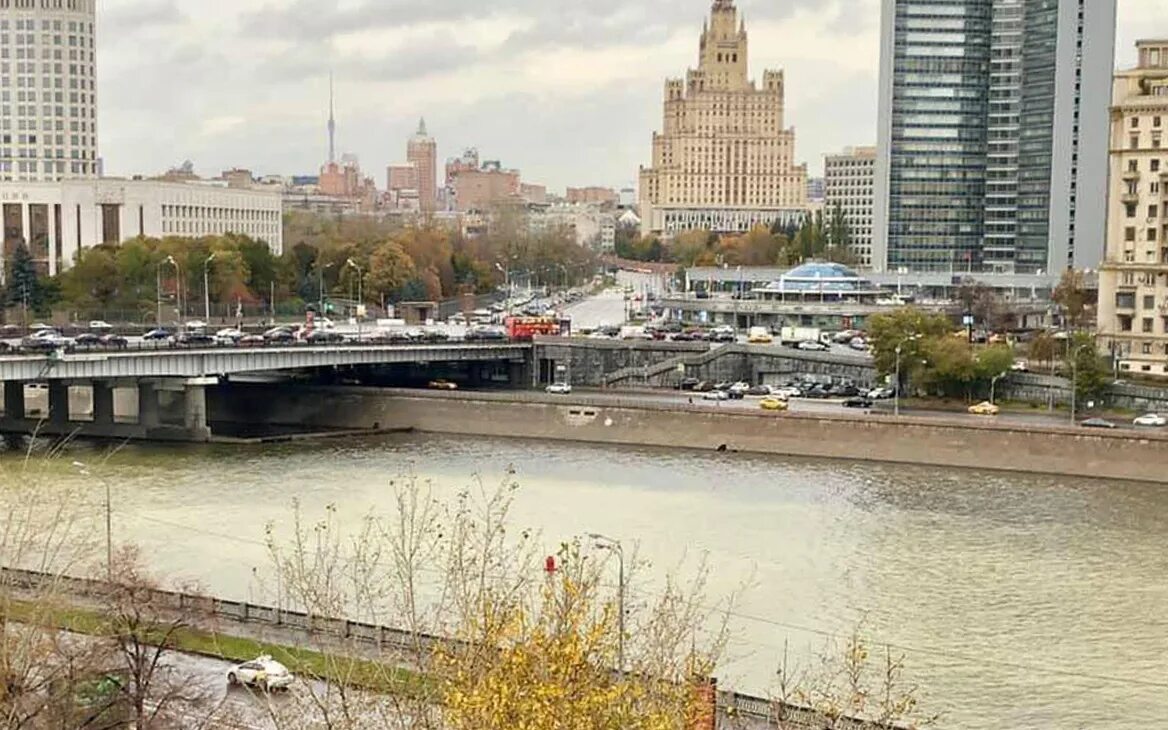 Насколько грязно. Акватория Москвы реки. Загрязнённая Москва река. Набережная Тараса Шевченко Москва река. ГУП Мосводосток набережная Тараса Шевченко.