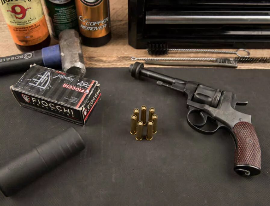 Звук выстрела пистолета с глушителем. Наган м1895. nagant m1895 suppressed. наган 1895 с глушителем. револьвер системы нагана с глушителем.