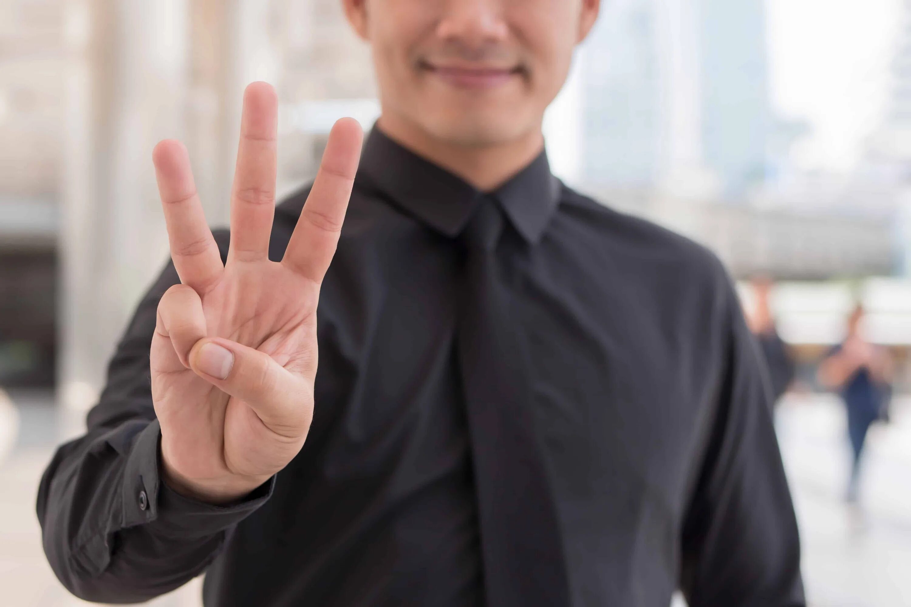 Человек показывает на тебя. Тычет пальцем. Мужчина приглашает. Man finger. Man finger.