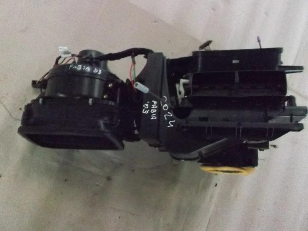 Шкода фабия отопитель салона. 4. 2. Моторчик печки шкода фабия 1. Печка шкода фабия 1.