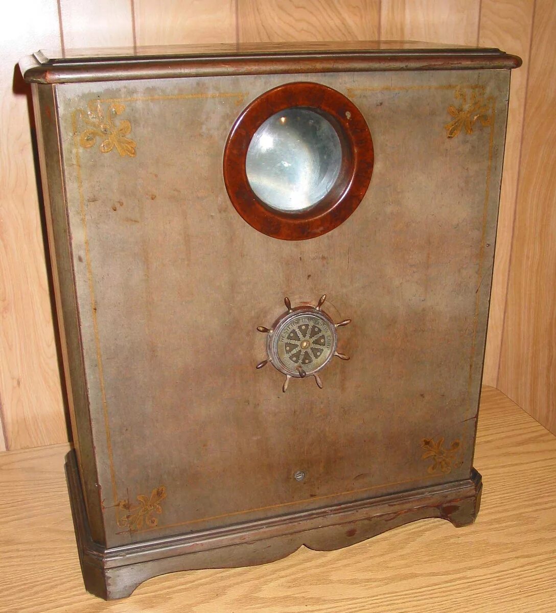 Когда был первый телевизор. Octagon телевизор 1928. Телевизор 1929 года. 1929 Год телевизор Вижнетт. Телевизор 1933 года.