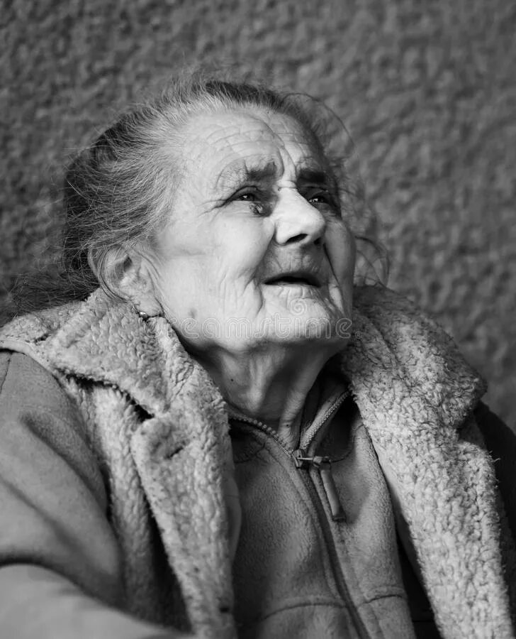 She was very old. Морщинистая женщина фото Елена.