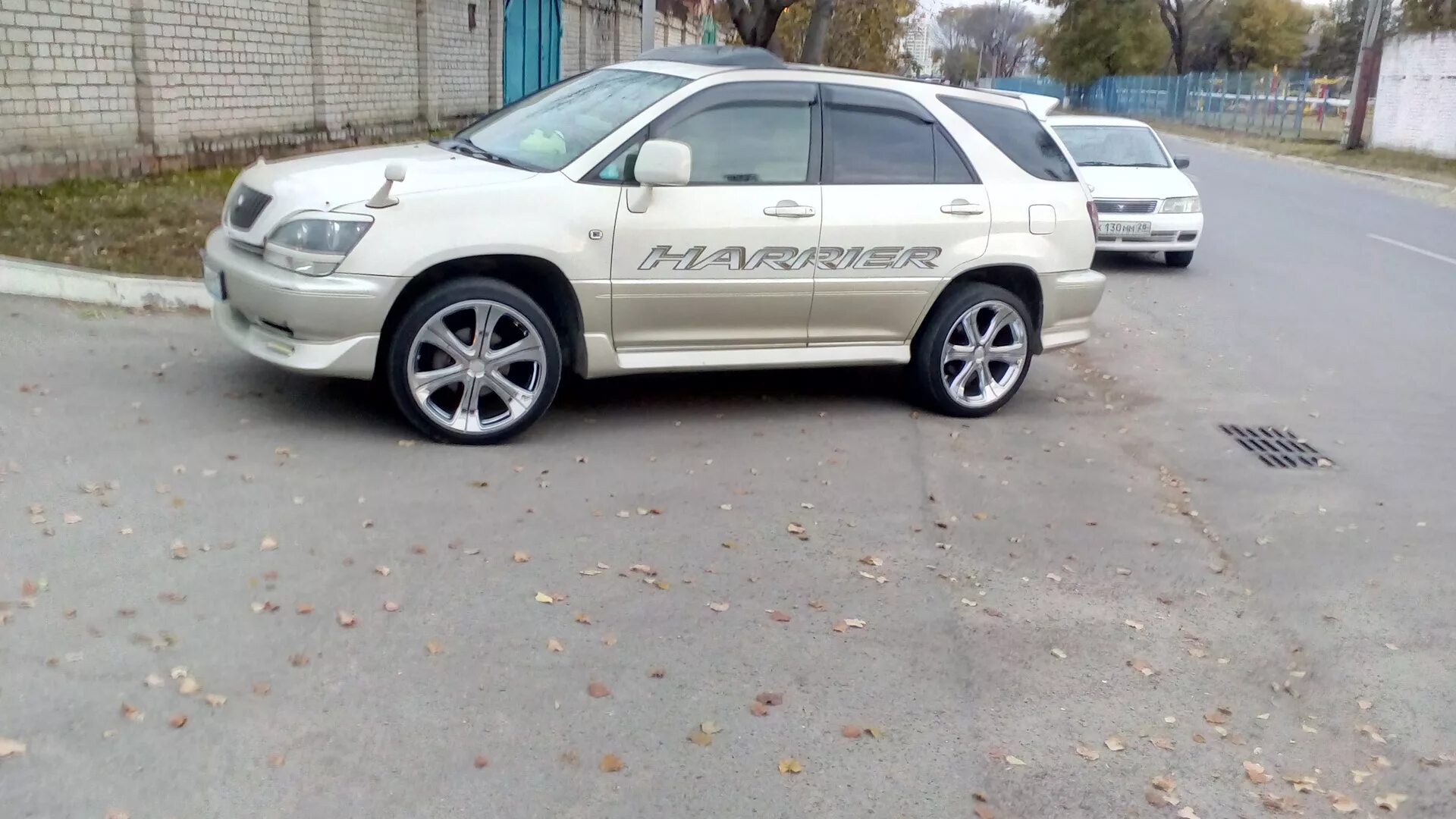 Литье харриер. Литье на 20 Тойота Харриер. Toyota Harrier 2000 на Vossen. Тойота Харриер 2000 на литье r19. Toyota Harrier 19 диски.