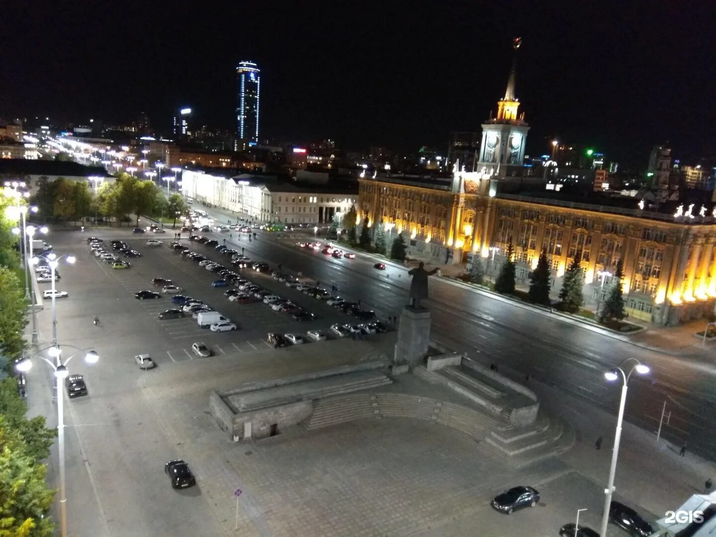 ЕКБ площадь 1905 года. Центр города Екатеринбурга площадь 1905 года. Екатеринбург площадь 1905. Арка на площади 1905 года Екатеринбург. Пл екатеринбург