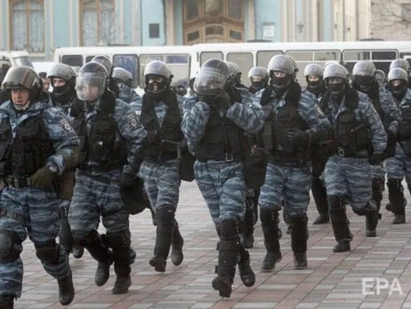 Сотрудники беркут. Беркут группа захвата. Отряд мобильный особого назначения «беркут». Сотрудники беркут. Сотрудники беркут.