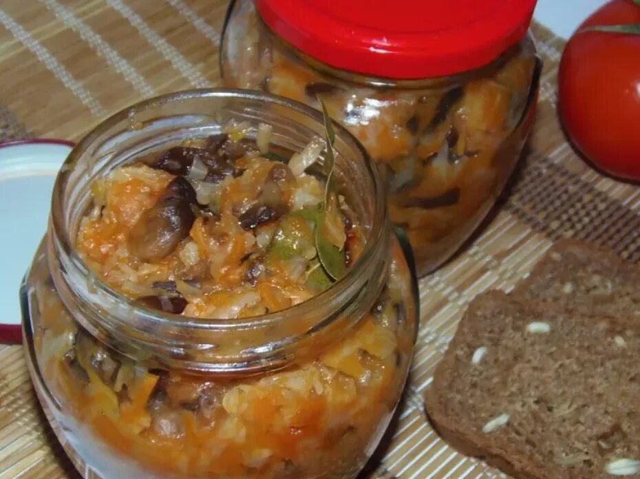 Капуста с грибами на зиму. Солянка грибная консервированная. грибная солянка на зиму. солянка грибная в банках. закрутка солянка с грибами.