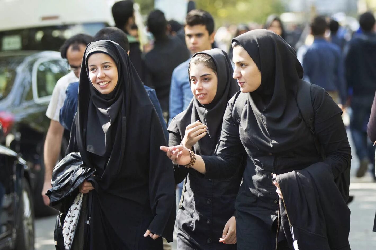 Жен сегодня. Иран и иранцы и иранки. Иран паранджа. Иранские девушки в Тегеране. Хиджаб в Иране.