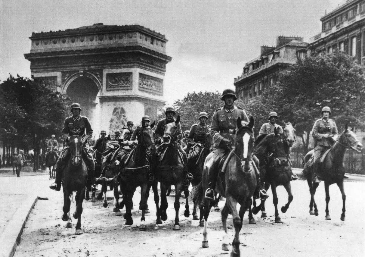 Оккупация парижа 1940. Вторжение франции в испанию год. Вторжение наполеона в испанию 1808. Вторжение франции в испанию год. Вторжение немецких войск в бельгию и францию.