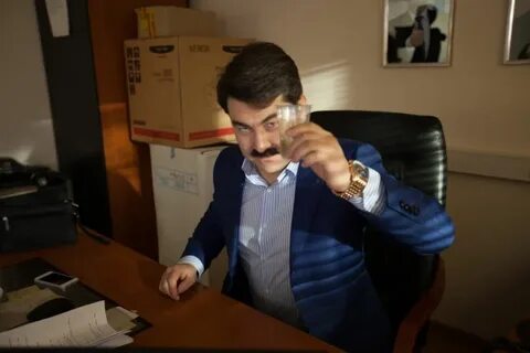 Толя работает