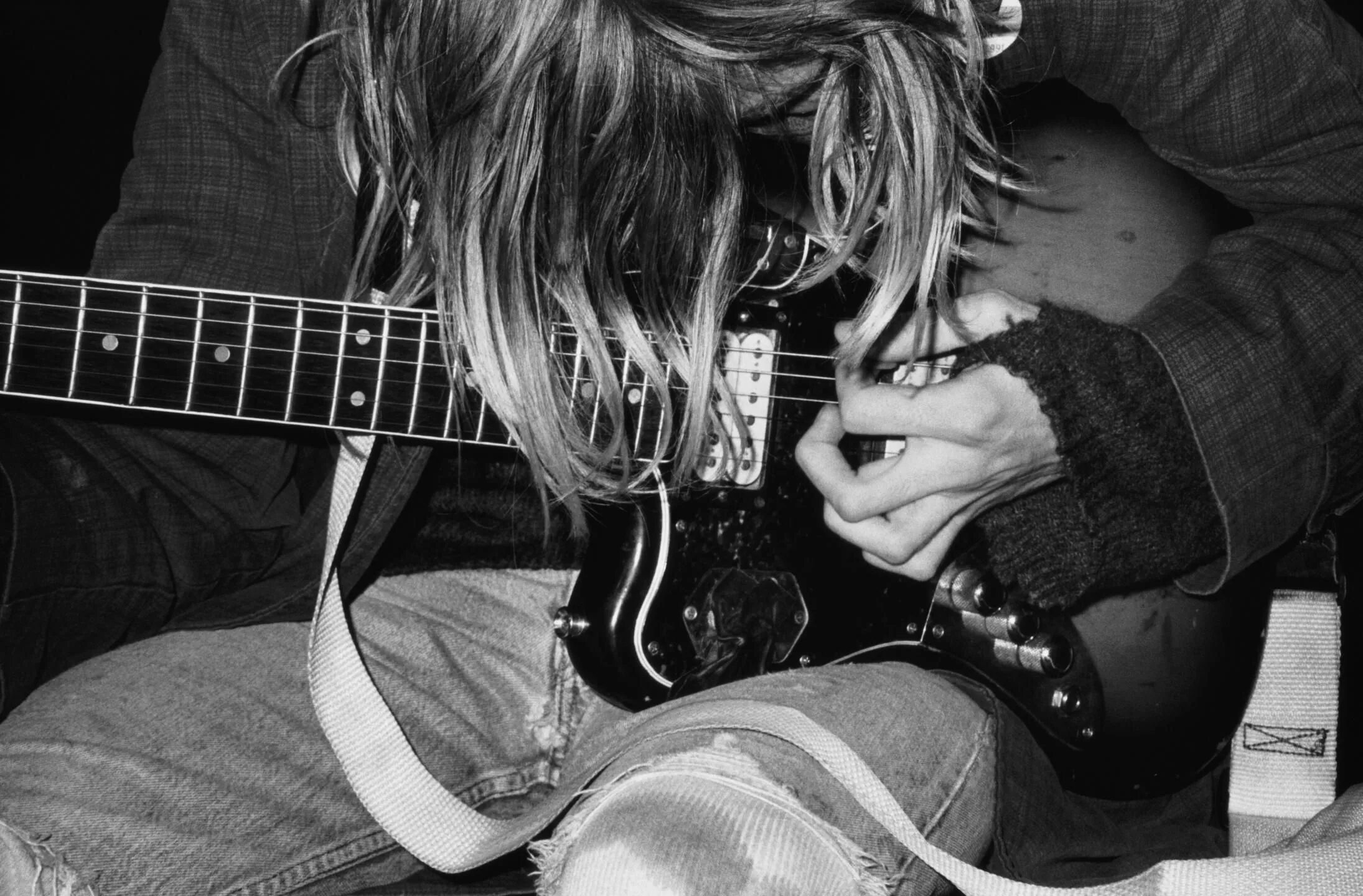 Курт Кобейн с сигаретой и гитарой. Нирвана Курт Кобейн. Курт Кобейн 1991. Курт Кобейн фото. Nirvana guitar