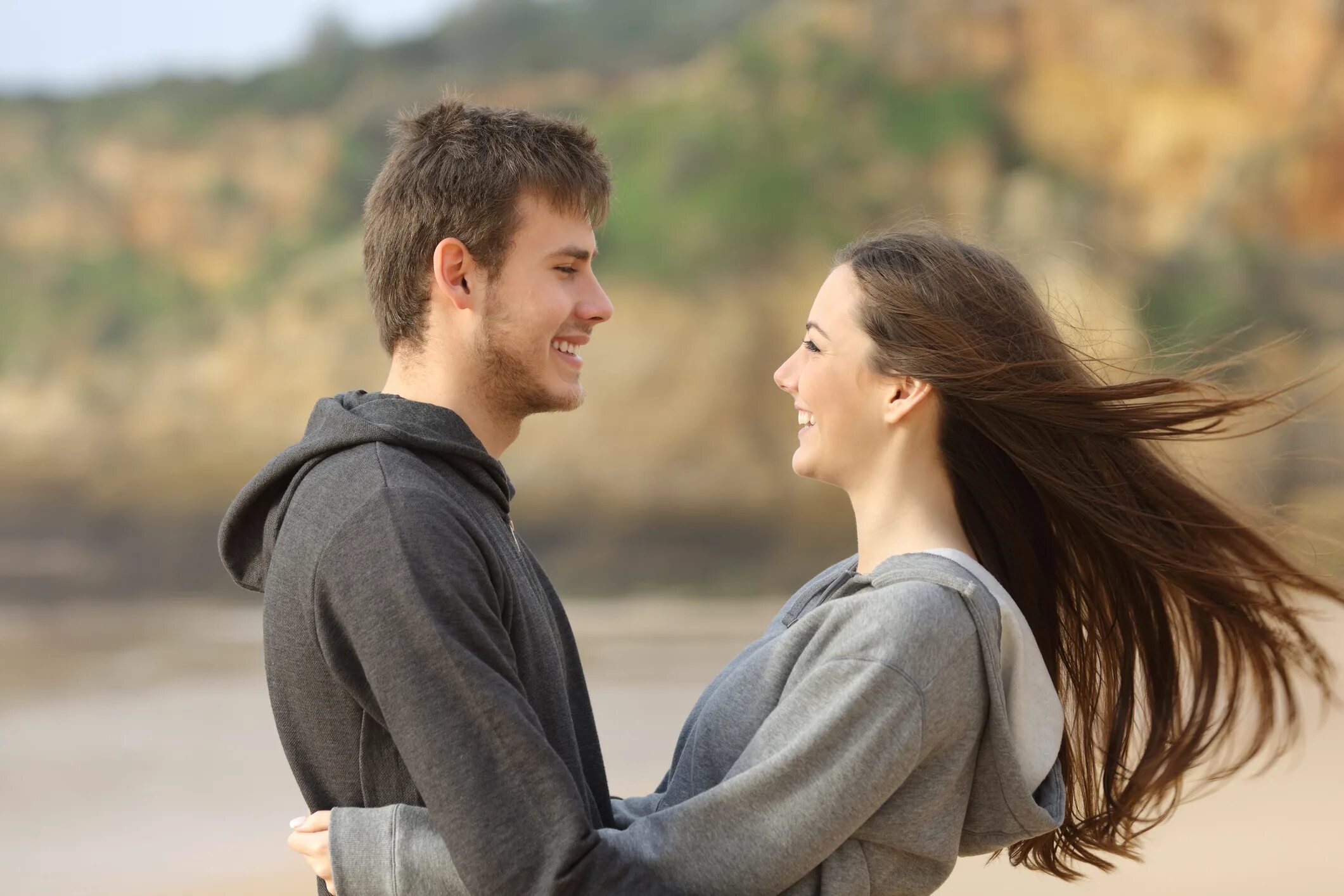 Looking at each other. Счастливые пары подростки. Couple looking each other. Couple looking each other Eyes. Dating and Romantic relationships in adolescence.