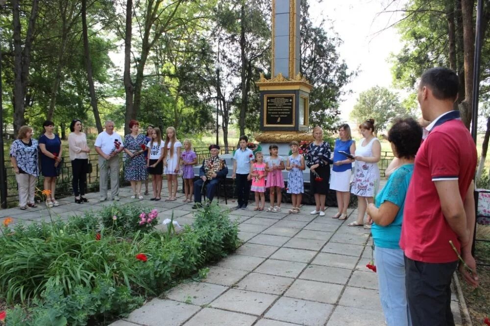 Село Михайловка Сакский район. Село Орехово Сакский район. Сакский район Михайловка школа. Памятник в селе Михайловка Сакского р-на. Погода в партизанском на 14