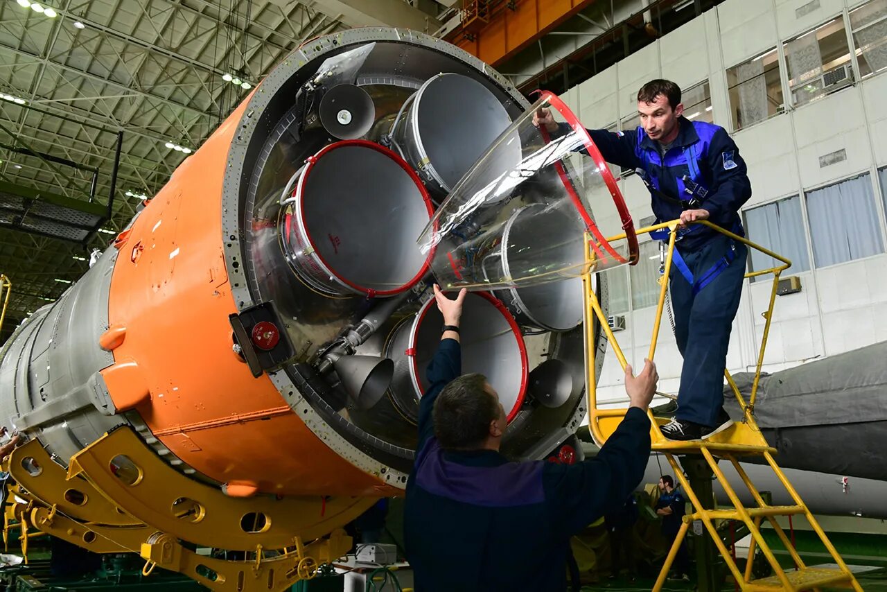 Центры авиакосмической промышленности. Аэрокосмическая промышленность. Аэрокосмическая отрасль. Аэрокосмическая промышленность России. Ракетно-Космическая отрасль.