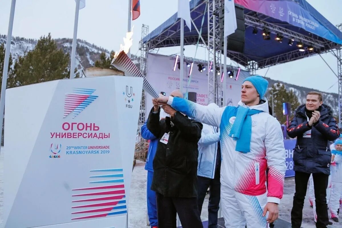 Красноярск всемирная зимняя универсиада. Универсиада 2019 красноярск. зимняя универсиада в красноярске. winter universiade красноярск 2019. факелоносцы универсиады 2019.