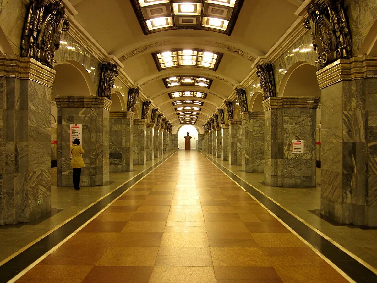 Самая красивая станция метро в петербурге. Станция метро Нарвская. Станции метро Санкт-Петербурга. Красивые станции метро в Санкт-Петербурге. Метрополитен Санкт-Петербурга самые красивые станции.