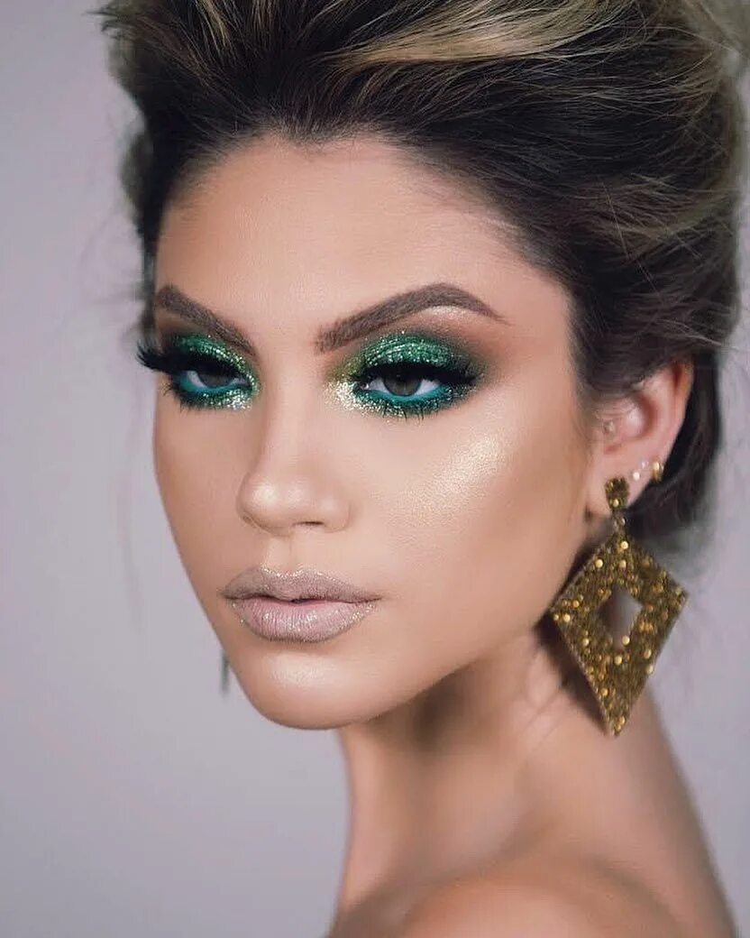 Blue eyeshadow Green makeup, Eye makeup, Smokey eye makeup