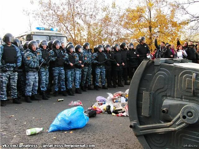 Люди в бирюлево. Массовые беспорядки в бирюлево. беспорядки в бирюлево 2013.