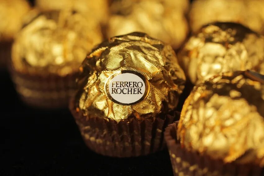 Ферреро Роше. Ферреро Роше фирма. Ferrero Rocher продукция. Ferrero Rocher шоколад. Конфеты ферреро производитель