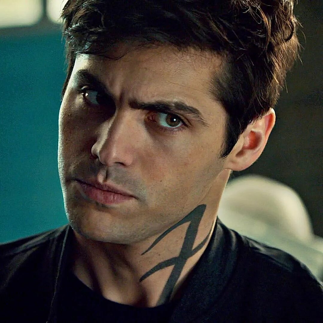 Алек лайтвуд сумеречные охотники. Алек лайтвуд сумеречные охотники. Алек. Мэттью даддарио сумеречные охотники. Сумеречные охотники александр.