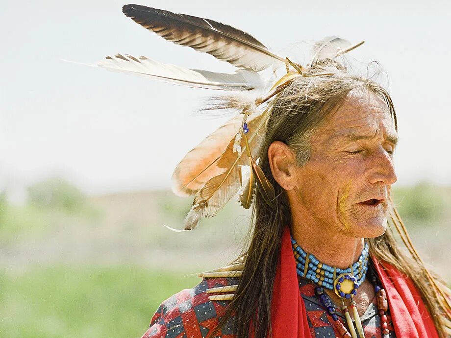 современные индейцы апачи. европейские индейцы. индейцы фото. индейцы апачи вожди. индейцы северной америки черноногие.