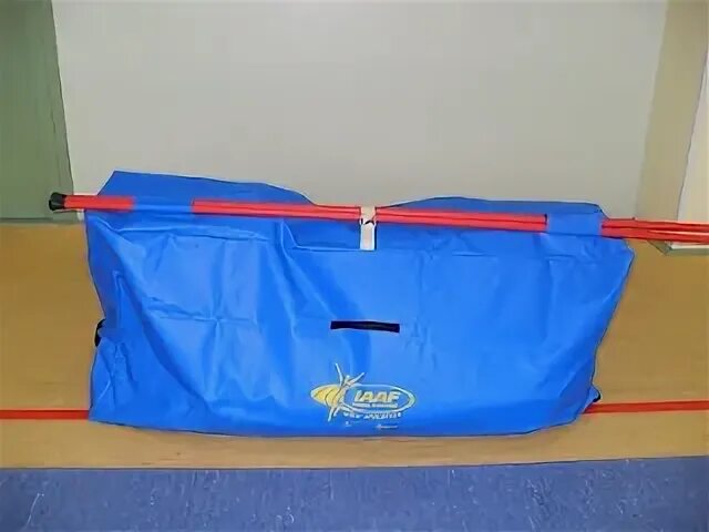 Атлетика инвентарь. Барьер для стипль-чеза. Атлетика инвентарь. Легкая атлетика барьеры стипль. Судейский инвентарь в легкой атлетике.