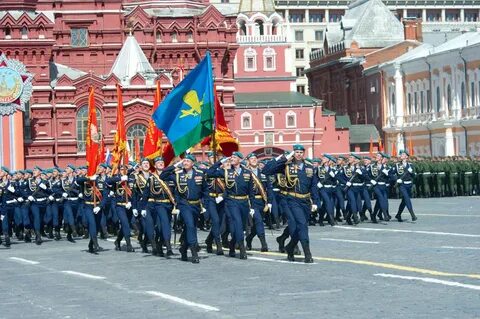 Проводится парад