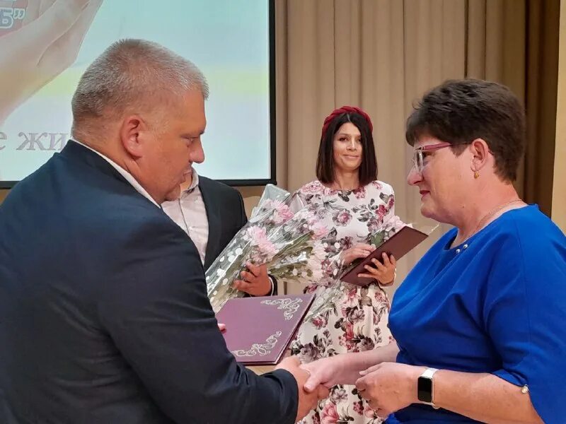 Добруш, коминтерна,13. Уз березинская центральная районная больница. Добрушский райисполком официальный сайт. Уз центральная районная больница г. Жлобинская центральная районная больница врачи.