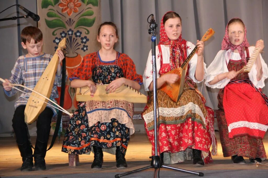 Детские школы искусств свердловская область. Фольклорный ансамбль жаворонушки. детские фольклорные ансамбли. детский музыкальный фольклор. музыкальный фольклор в школе искусств это.