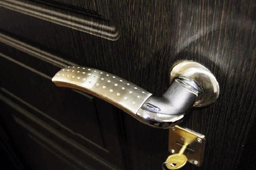 Ручка дверная для входной двери 215мм. Разболталась дверная ручка в металлической входной двери. Ручка дверная graf429. Дверная ручка от входной двери 111ts.