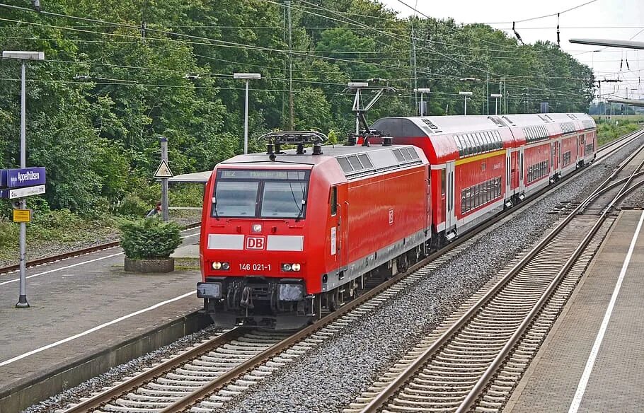 Поезд Deutsche Bahn. Regio DB поезд. Двухэтажный поезд DB. Поезд Белогорье.