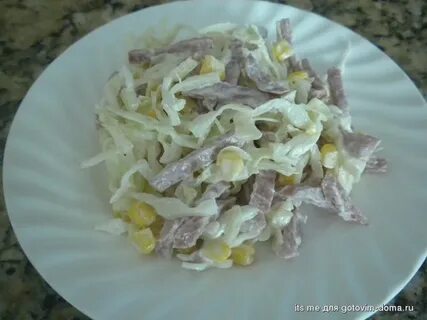 Пекинская капуста кукуруза огурец яйцо колбаса