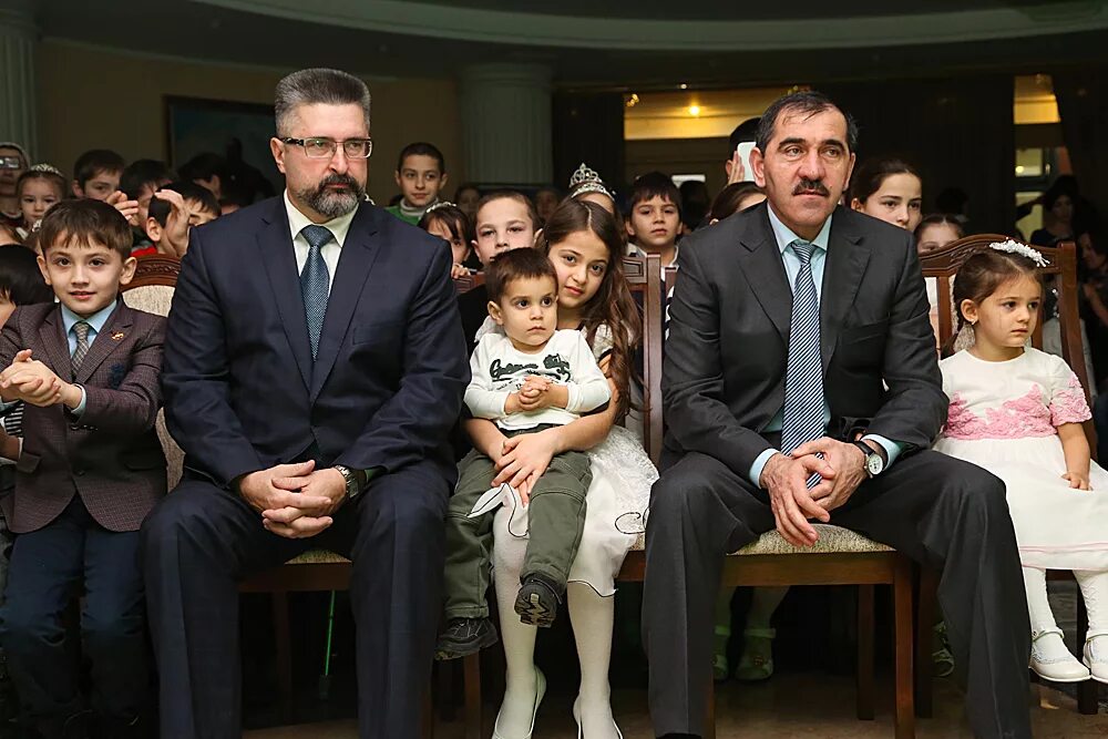 ингушетия ребенок. ингушетия ребенок. ингуши дети. айша ажигова ингушетия. ингушские школьники.