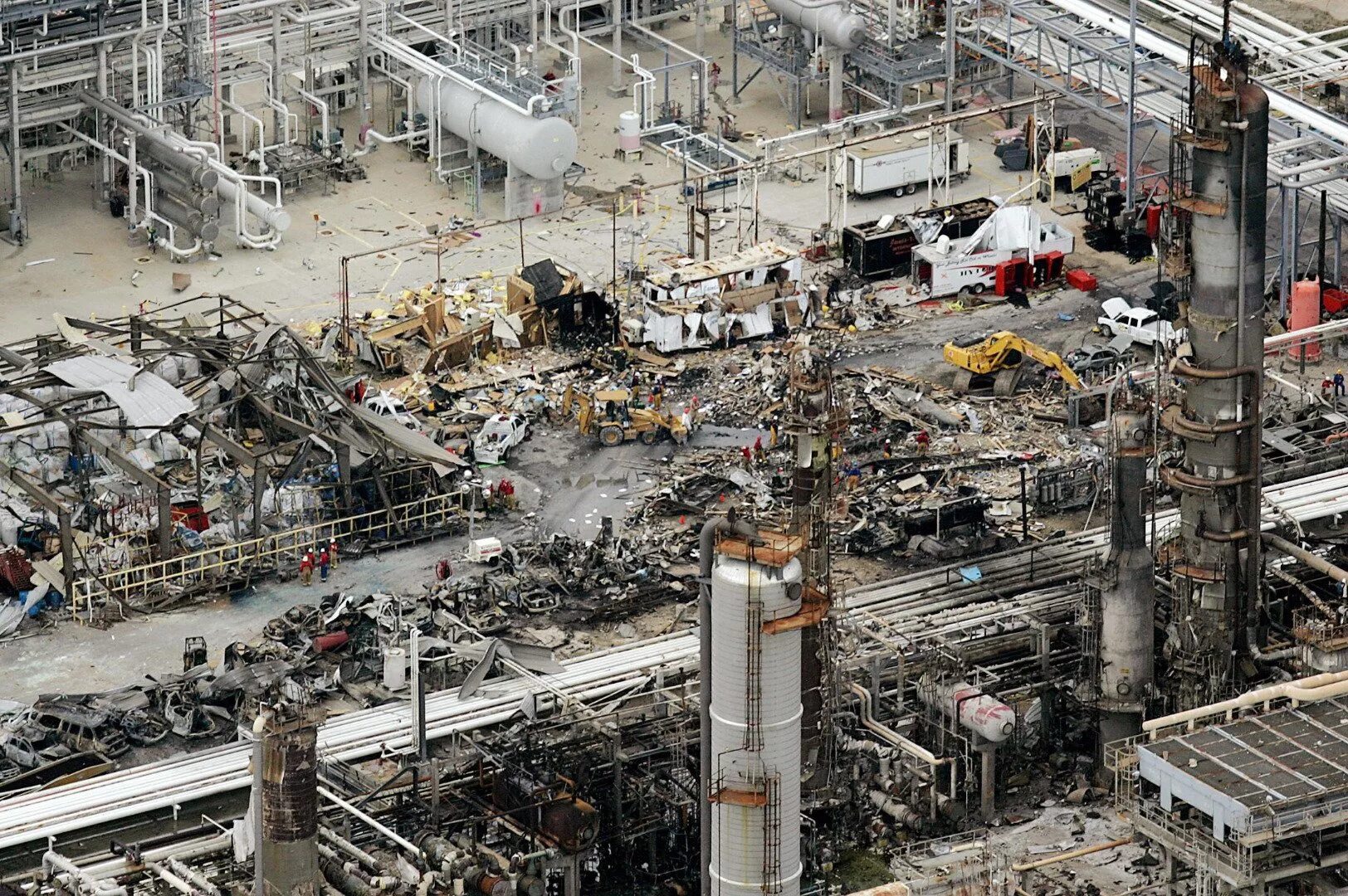 Взрыв на химзаводе Phillips в 1989. Взрыв на химическом заводе Phillips Petroleum Company. Пожар BP Texas City refinery март 2005.